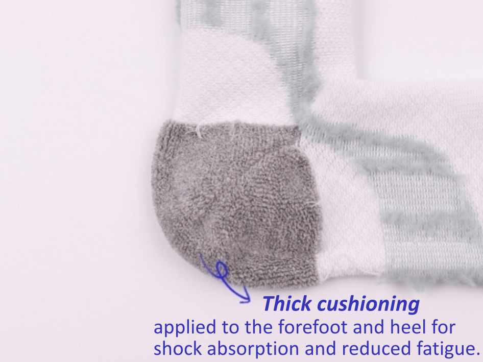 Shock-absorbing cushioned toe and sole in 90° angle performance socks